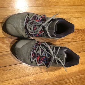 Nike Kyrie 5 BG Graffie sneakers